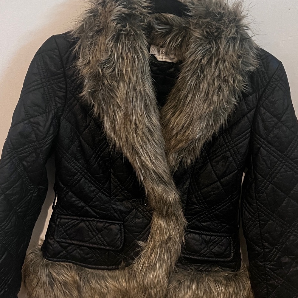 Luxury absolutely Beautiful MaxMara Black Quilted Jacket with Faux Fur (Women’s)